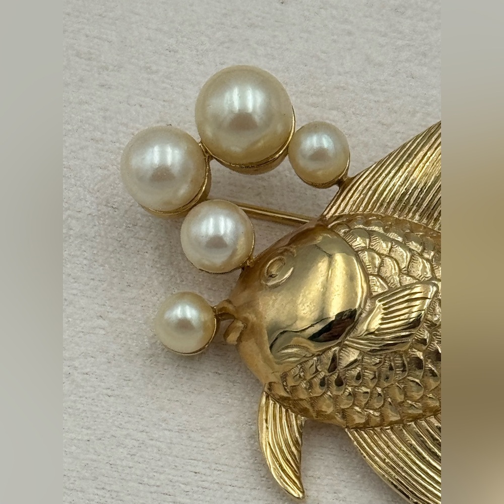 Vintage Gold Tone Angel Fish Brooch‎ Pin w Faux Pearls Nautical Figural - Picture 5 of 9